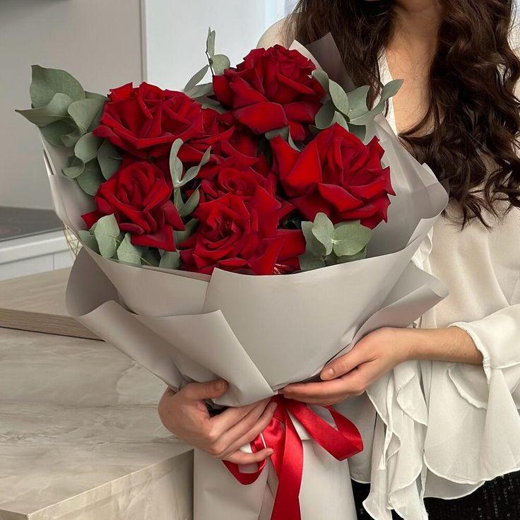 Ivory Field Pro workshop space where corporate flower arrangements are designed and prepared for business delivery